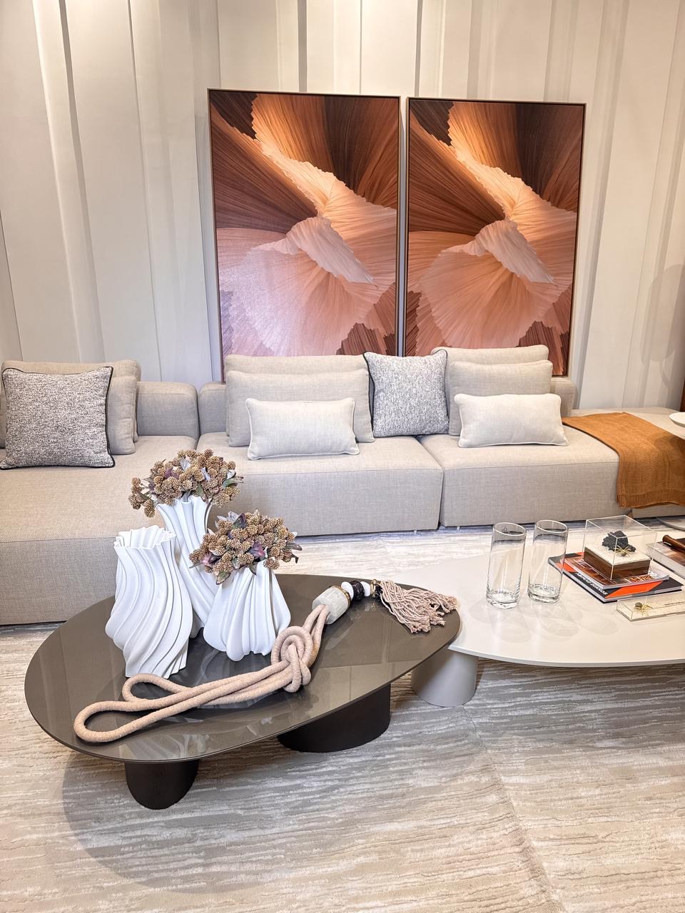 Sala de estar decorada para empreendimento de alto padrão no litoral da Bahia